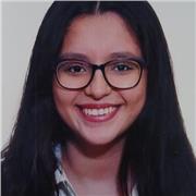 Profesora que imparte clases de inglés para alumnos de Primaria y ESO